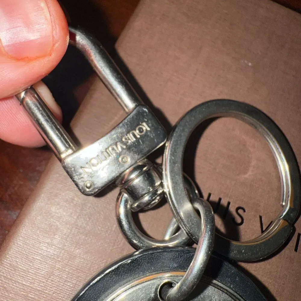 Used in great condition Louis Vuitton Silver and Black Keychain minor scratches - Picture 5 of 10